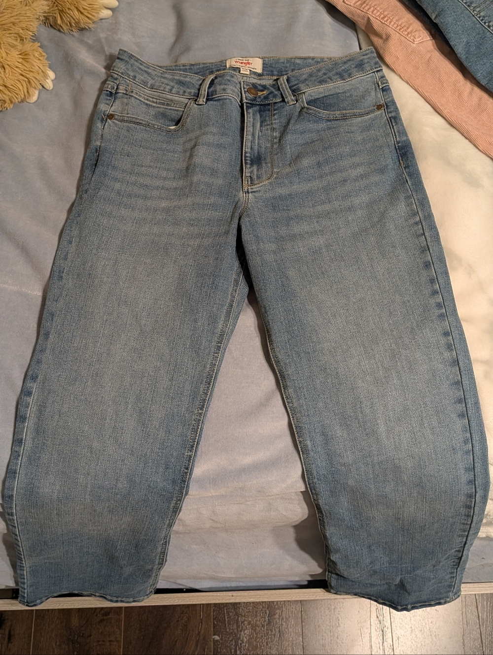 Wrangler Light Wash Straight Leg Women's Jeans